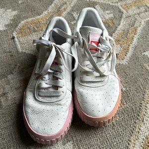 Puma Sneakers w pink and red detail - size 9